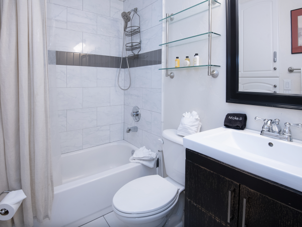 Luxury 2 Bedroom Sleeps 8 - 75 Yards to Gondola- Hot tub